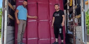 Profesyonel ekip, eşyaları araca dengeli ve güvenli şekilde yerleştirir.